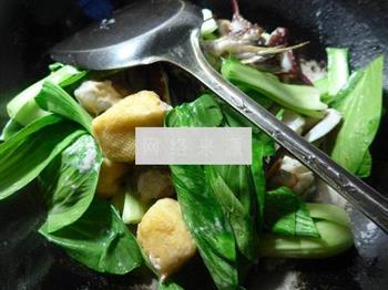 油豆腐青菜螃蟹汤的做法图解4