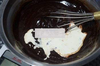 松露黑巧克力纸杯蛋糕的做法图解4