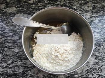 广式豆沙蛋黄月饼的做法步骤2