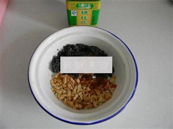 黑芝麻花生苏式月饼的做法步骤6