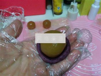 紫薯蛋黄桃山月饼的做法步骤13