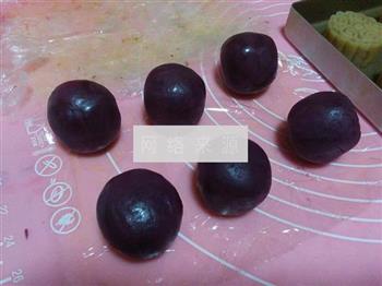 紫薯蛋黄桃山月饼的做法步骤16