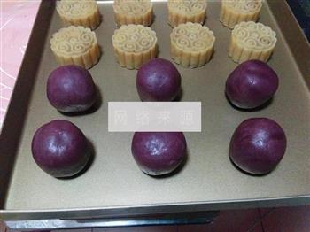 紫薯蛋黄桃山月饼的做法步骤17
