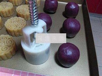 紫薯蛋黄桃山月饼的做法步骤18