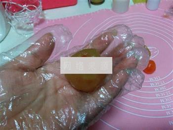 紫薯蛋黄桃山月饼的做法步骤6