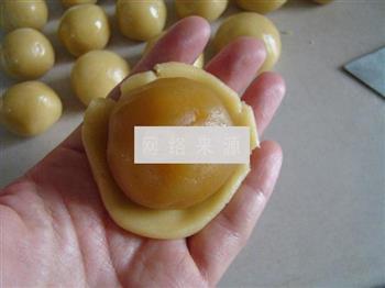 广式莲蓉蛋黄月饼的做法图解9
