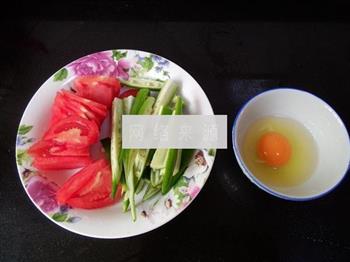 秋葵番茄蛋汤的做法图解2