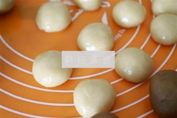 广式蛋黄月饼的做法步骤8