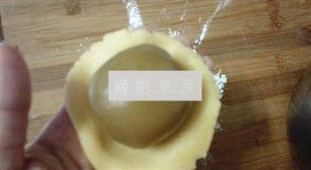 蛋黄莲蓉月饼的做法步骤14