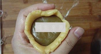 蛋黄莲蓉月饼的做法步骤15