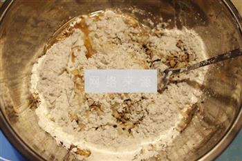广式咸五仁月饼的做法步骤11