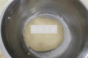 广式咸五仁月饼的做法步骤3