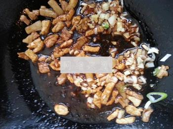 红椒炒豆腐皮结的做法步骤9