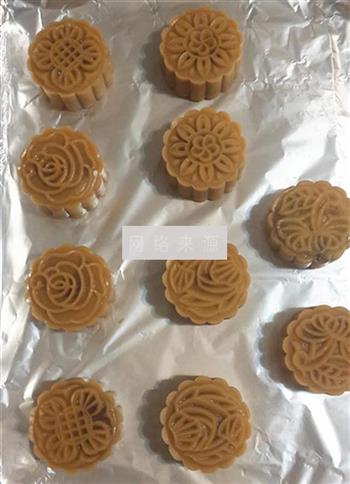 广式豆沙蛋黄月饼的做法步骤9