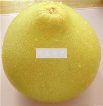 糖渍柚子皮的做法图解1