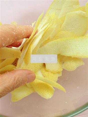 糖渍柚子皮的做法步骤4