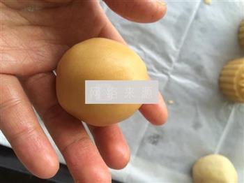 广式蛋黄莲蓉月饼的做法步骤9
