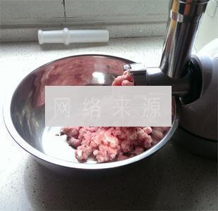 韭菜虾仁饺子的做法步骤3