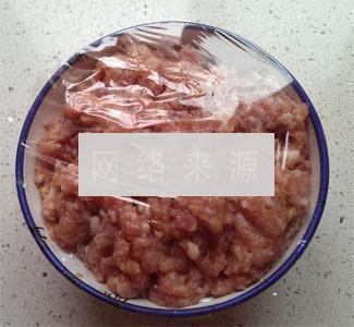 韭菜虾仁饺子的做法步骤6