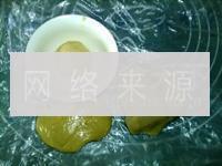 广式椰心莲蓉月饼的做法步骤1