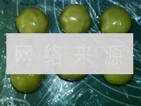 广式椰心莲蓉月饼的做法步骤12