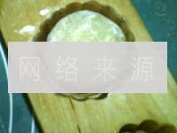 广式椰心莲蓉月饼的做法步骤14