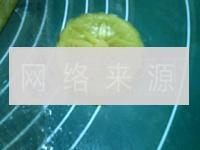 广式椰心莲蓉月饼的做法步骤17