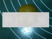 广式椰心莲蓉月饼的做法步骤6