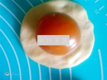 改良版蛋黄酥的做法步骤10