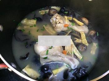 枸杞菌菇鸡腿汤的做法图解10