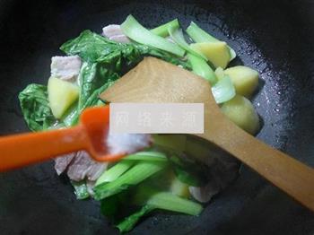 青菜咸肉煮土豆的做法图解5