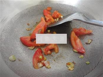 菠菜西红柿热汤面的做法步骤7