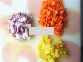 菠萝虾仁焗饭的做法步骤1