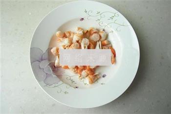 菠萝虾仁焗饭的做法步骤2