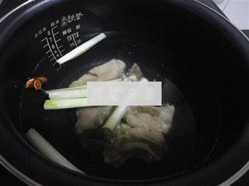 玉米胡萝卜排骨汤的做法步骤4