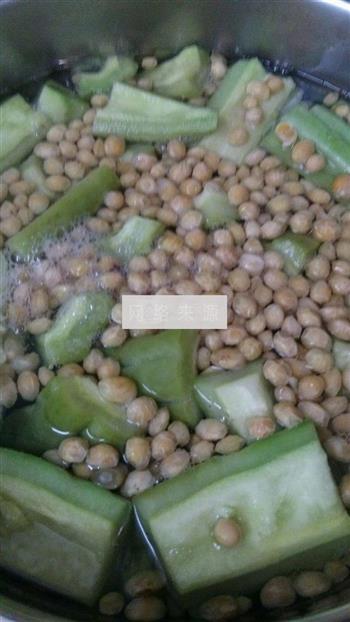 苦瓜黄豆煲扇骨的做法步骤4