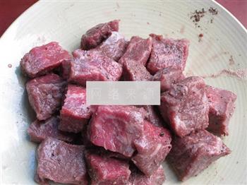蒜籽红酒牛肉的做法图解4