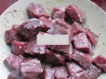 蒜籽红酒牛肉的做法图解7