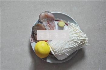 简易金针菇烤鱼的做法步骤1