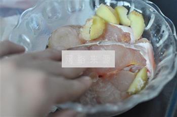 简易金针菇烤鱼的做法步骤2