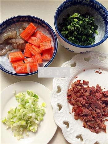 小白菜玉米粒海鲜粥的做法步骤2
