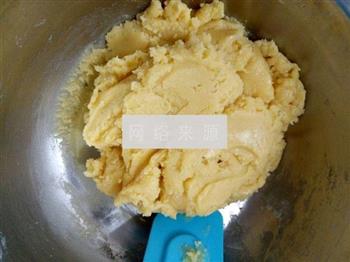 广式蛋黄板栗月饼的做法步骤3