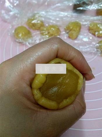 广式蛋黄板栗月饼的做法步骤8