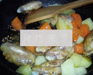 土豆咖喱鸡翅的做法步骤8