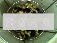 炒花生黑黄豆浆的做法步骤5