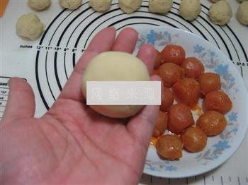莲蓉咸蛋黄广式月饼的做法步骤10