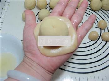 莲蓉咸蛋黄广式月饼的做法步骤14
