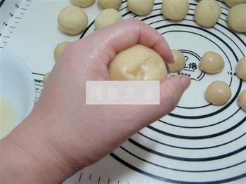 莲蓉咸蛋黄广式月饼的做法步骤15