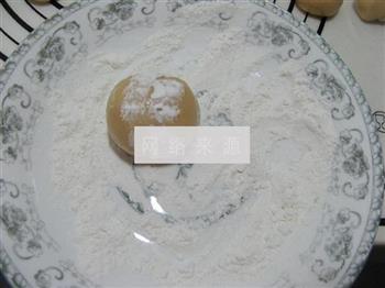 莲蓉咸蛋黄广式月饼的做法步骤17