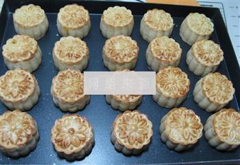 莲蓉咸蛋黄广式月饼的做法步骤23